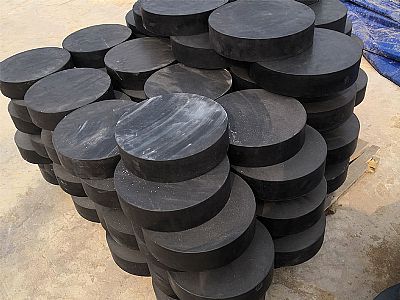 北屯市板式橡胶支座由若干层橡胶片与薄钢板经加压硫化